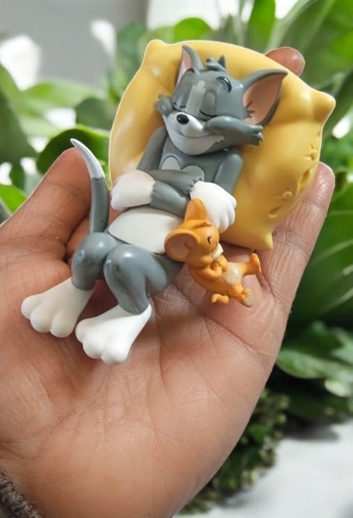 Tom and Jerry Cute Sleeping Figurine – Resin Cartoon Showpiece for Home Decor & Gift