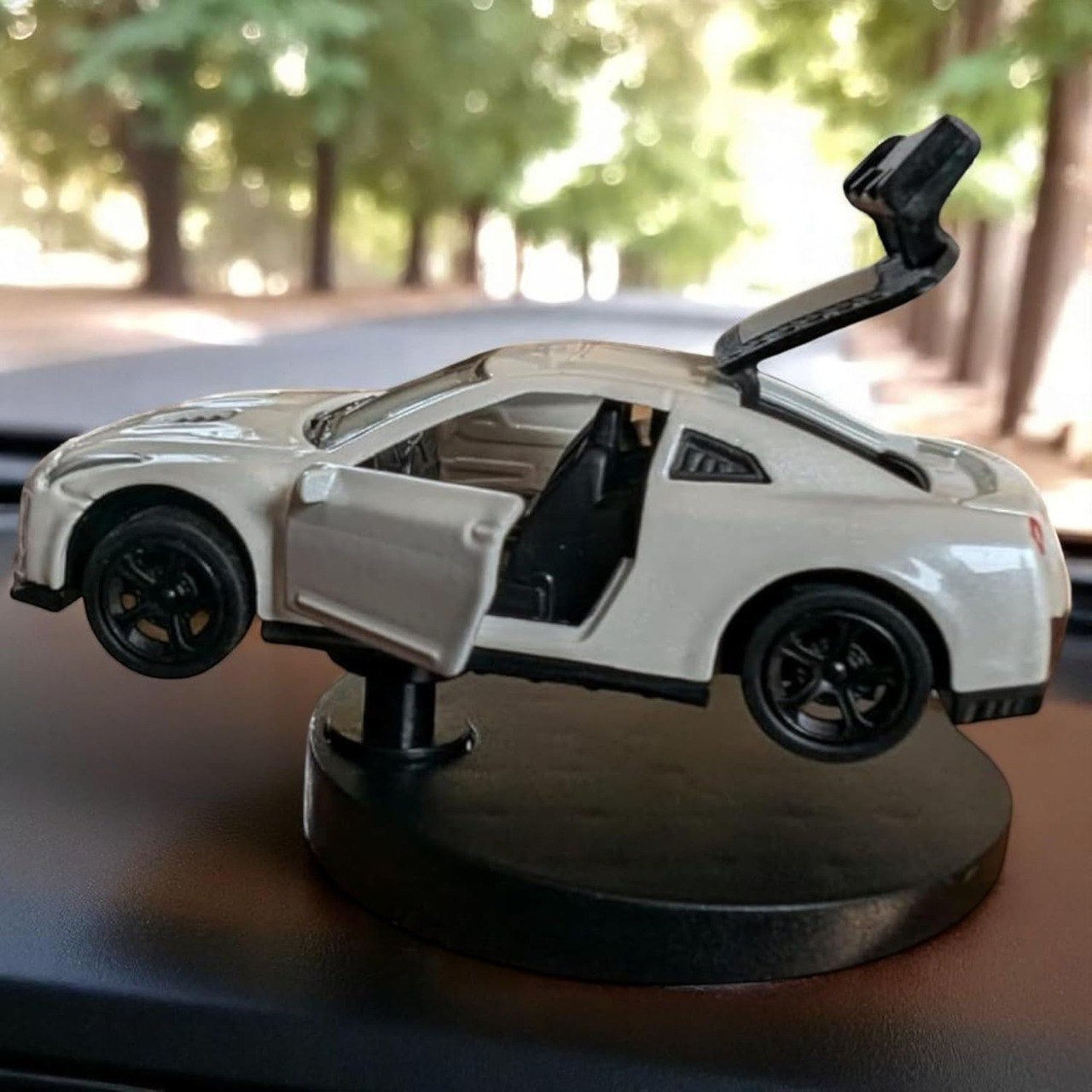 360° Rotating Spinning Car Dashboard Decoration – Mini Car Model Interior Accessory